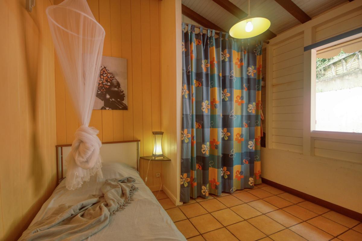 22 Villa rivière salée Martinique Chambre 3 penderie